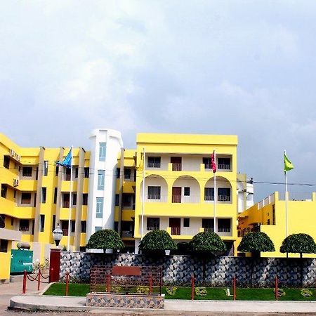 Hotel Samrat Baharampur Exterior photo