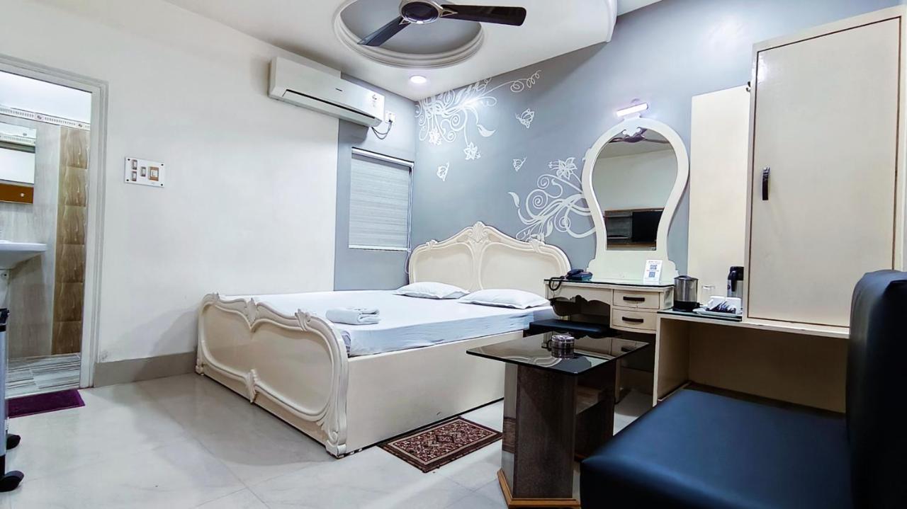 Hotel Samrat Baharampur Exterior photo