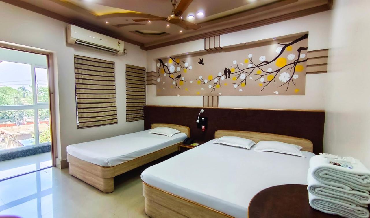 Hotel Samrat Baharampur Exterior photo