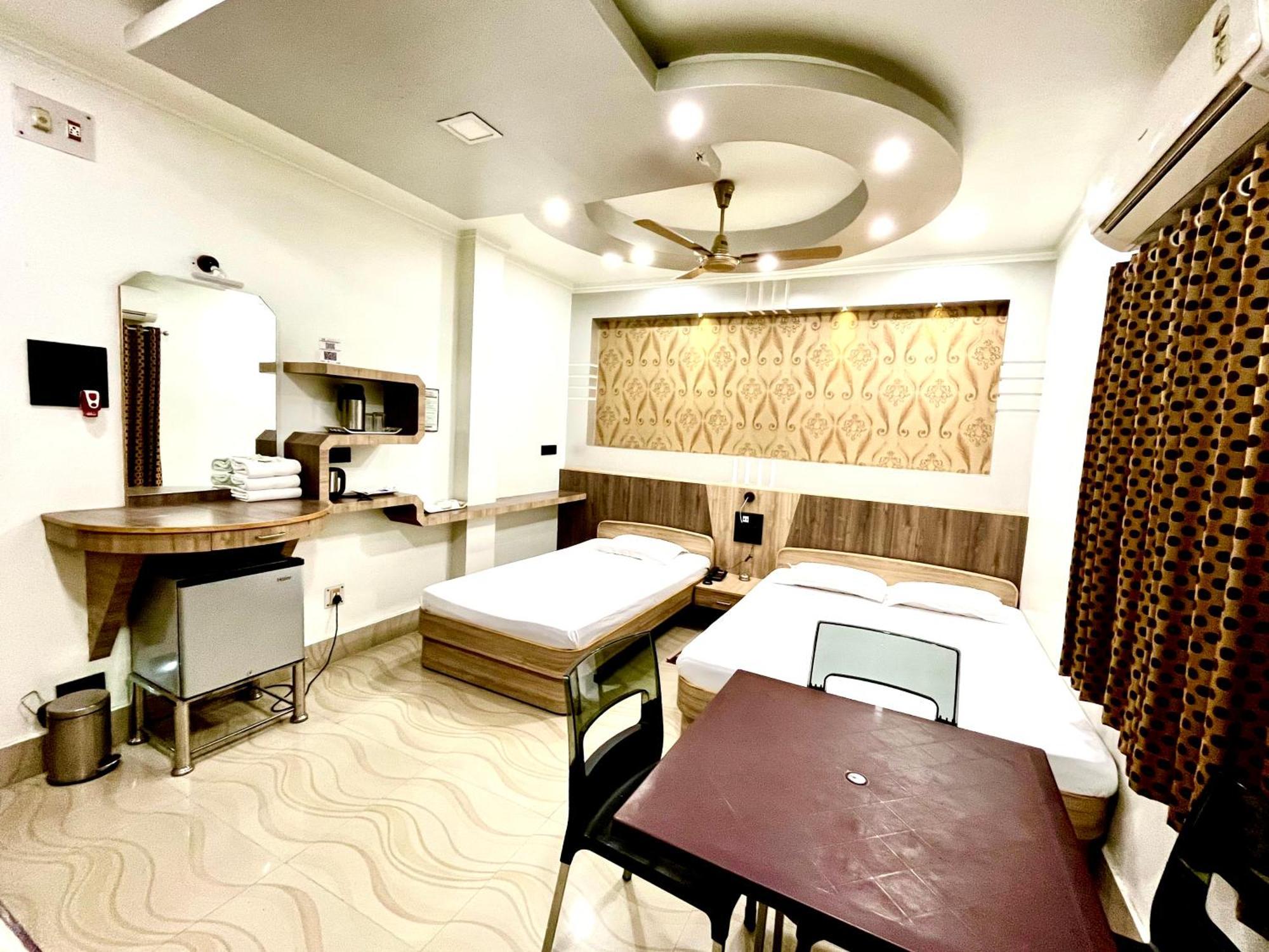 Hotel Samrat Baharampur Exterior photo