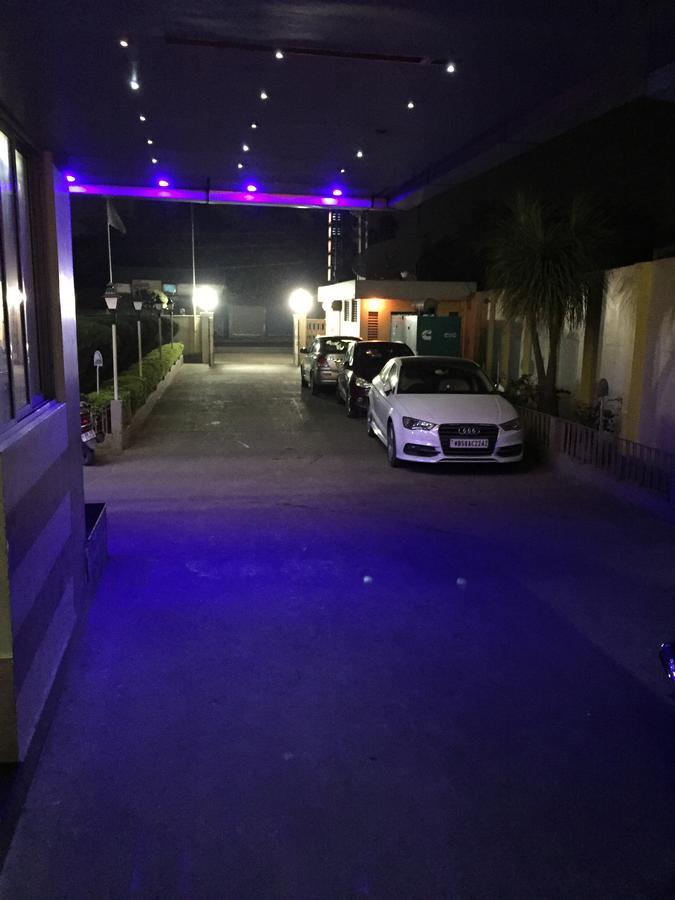 Hotel Samrat Baharampur Exterior photo