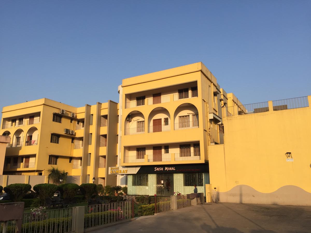 Hotel Samrat Baharampur Exterior photo