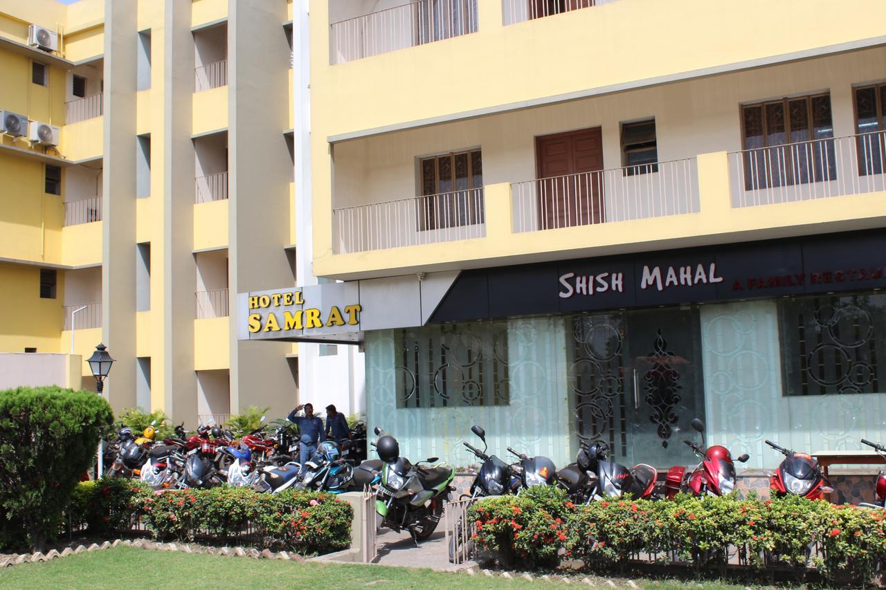 Hotel Samrat Baharampur Exterior photo